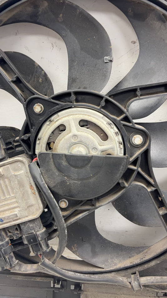 2009 - 2017 Volvo XC60 I 156 Estate A/C Fan and Shroud Assembly 31338823