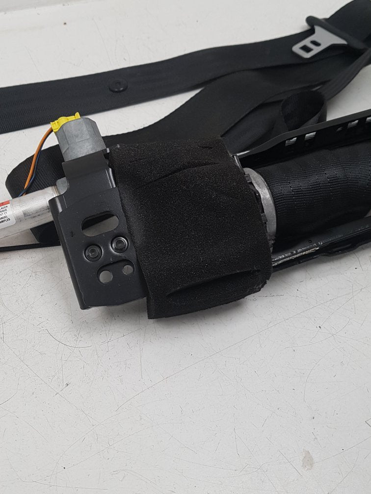 2004 - 2010 Volvo V50   Estate Left Front Seat Belt 8639693