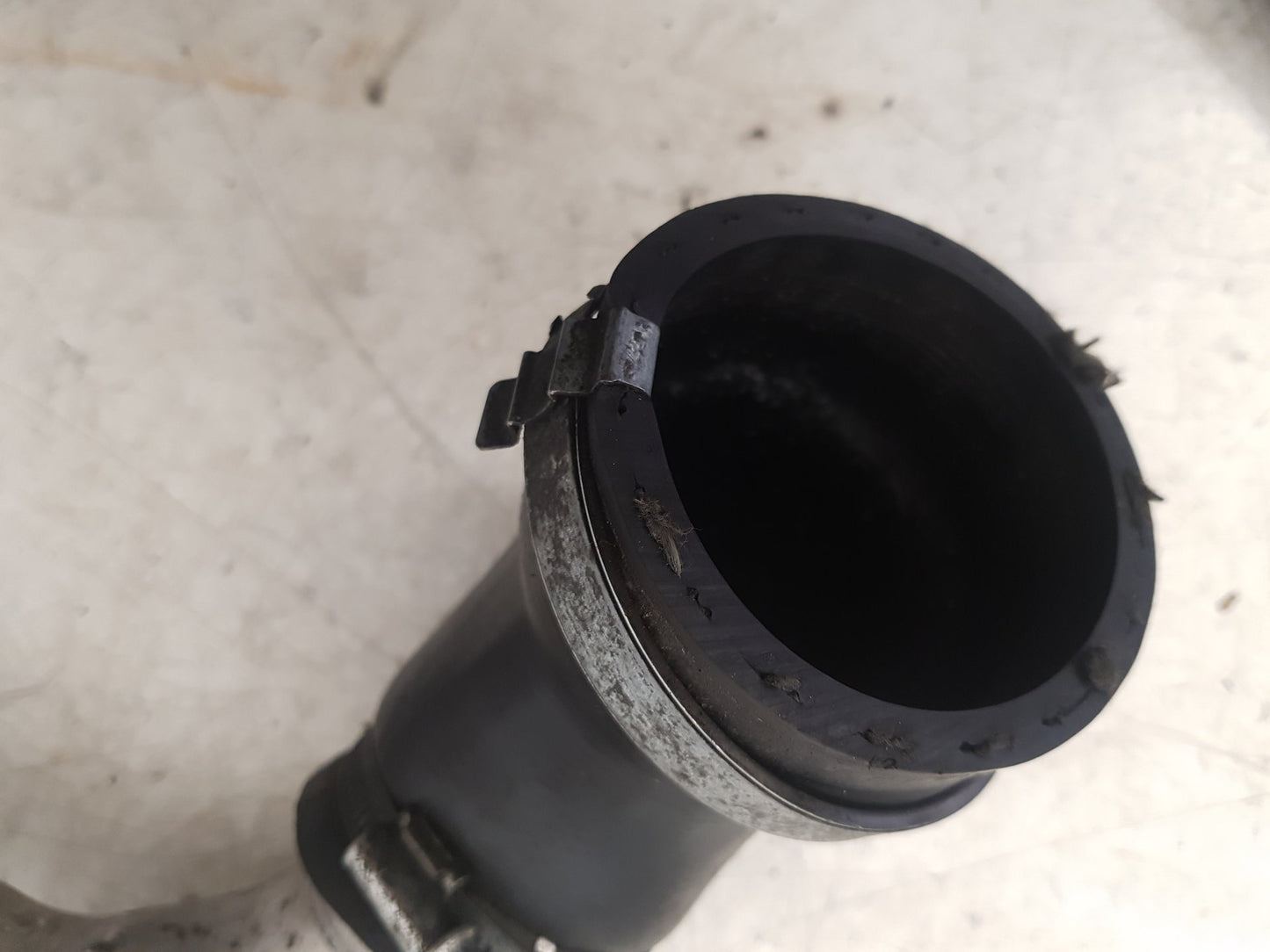 2008 - 2012 Volvo V50   Intercooler Pipe 31319794