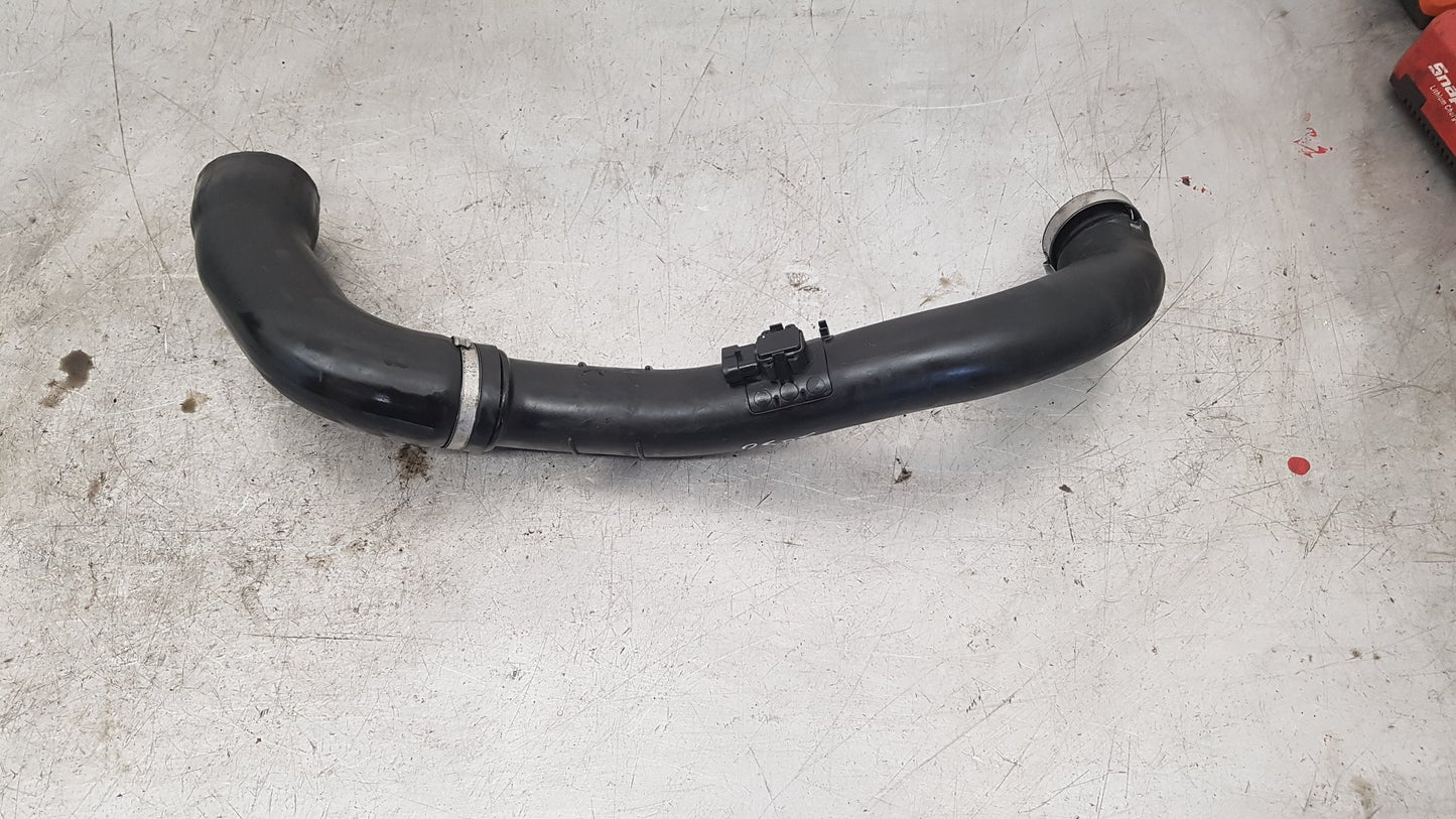 2001 - 2004 Volvo V40  Estate Intercooler Pipe 30620813