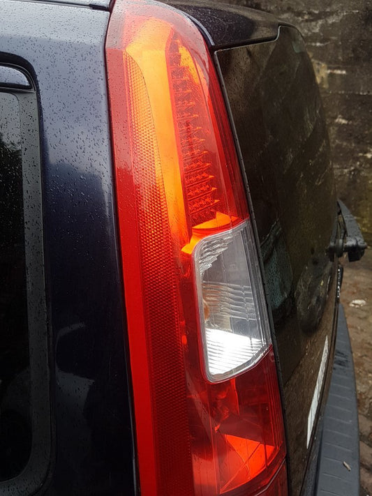 2004 - 2007 Volvo V70  Estate REAR/TAIL LIGHT UPPER (PASSENGER SIDE) 30655374