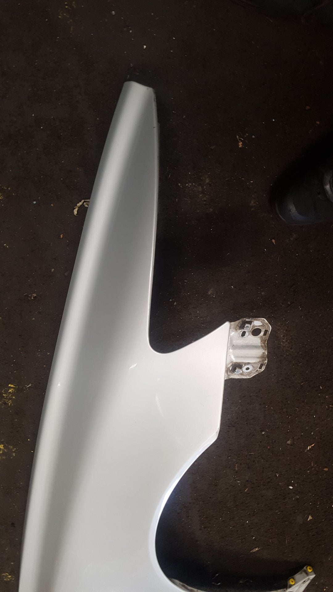 2011 Volvo S40 II 544 Saloon Right Front Guard White 481 cosmic white metallic VRAC A