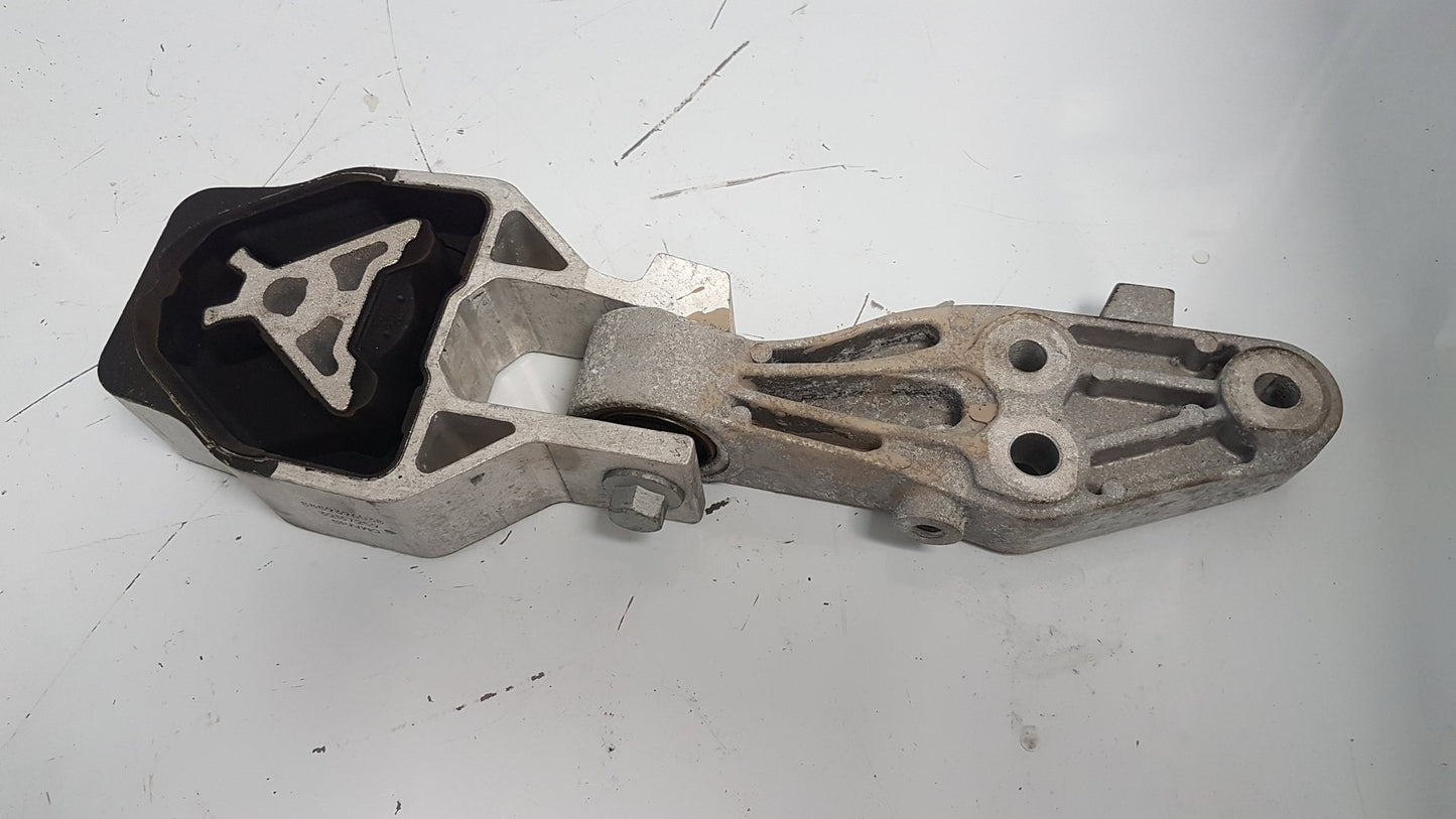 2019 - 2021 Volvo XC40 536 Estate Bottom Engine Mount 32138290