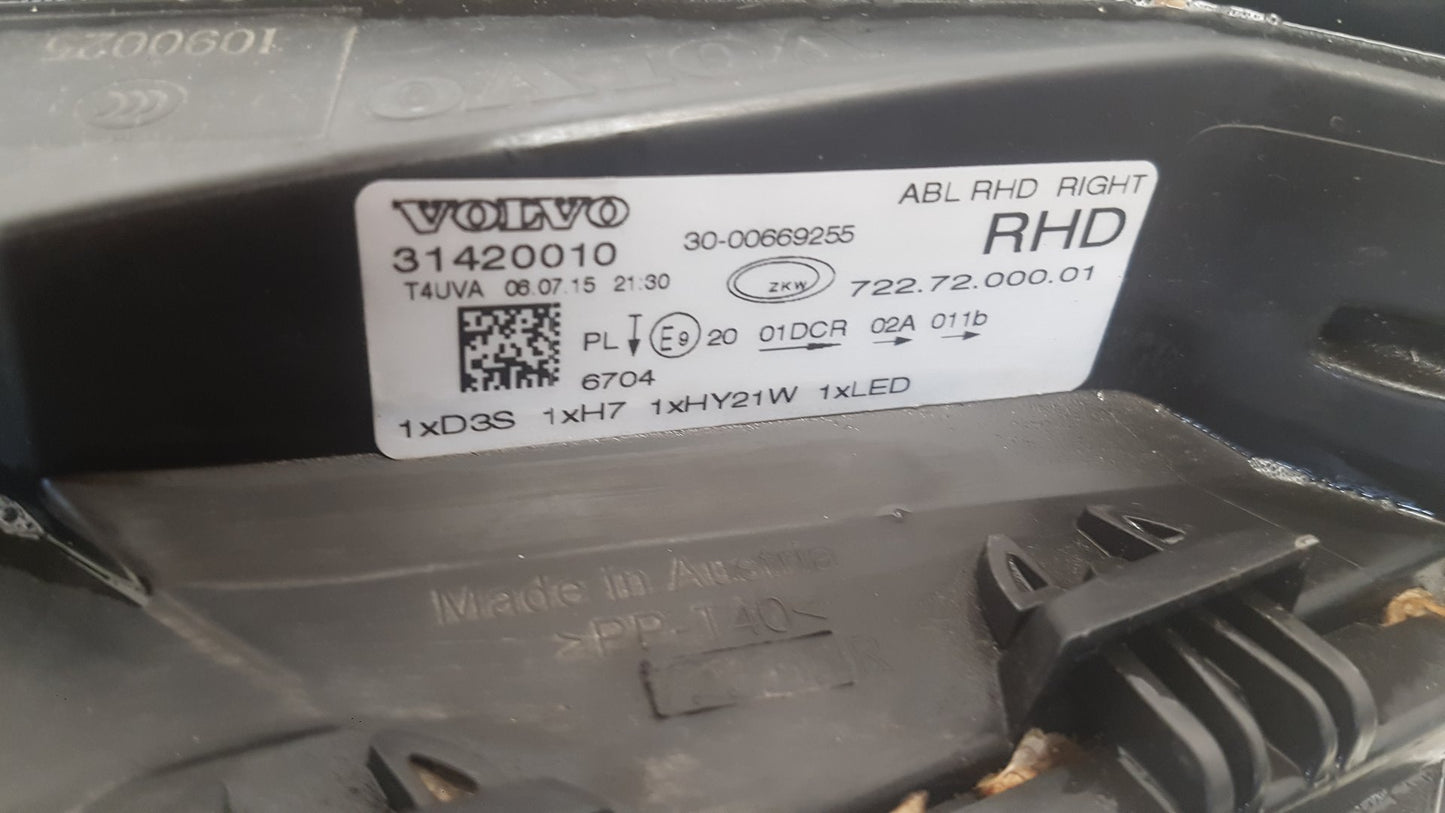 2015 Volvo V40 Right Headlight 31420010 VRAC Grade A