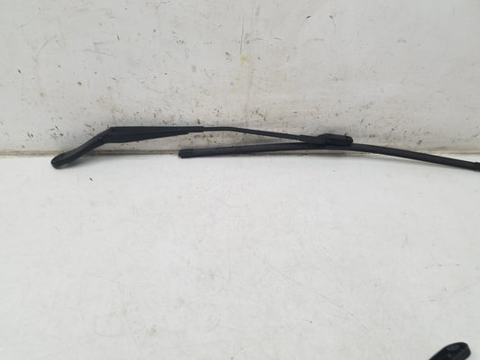 2009 - 2013 Volvo XC60  Estate Right Front Wiper Arm 30753530