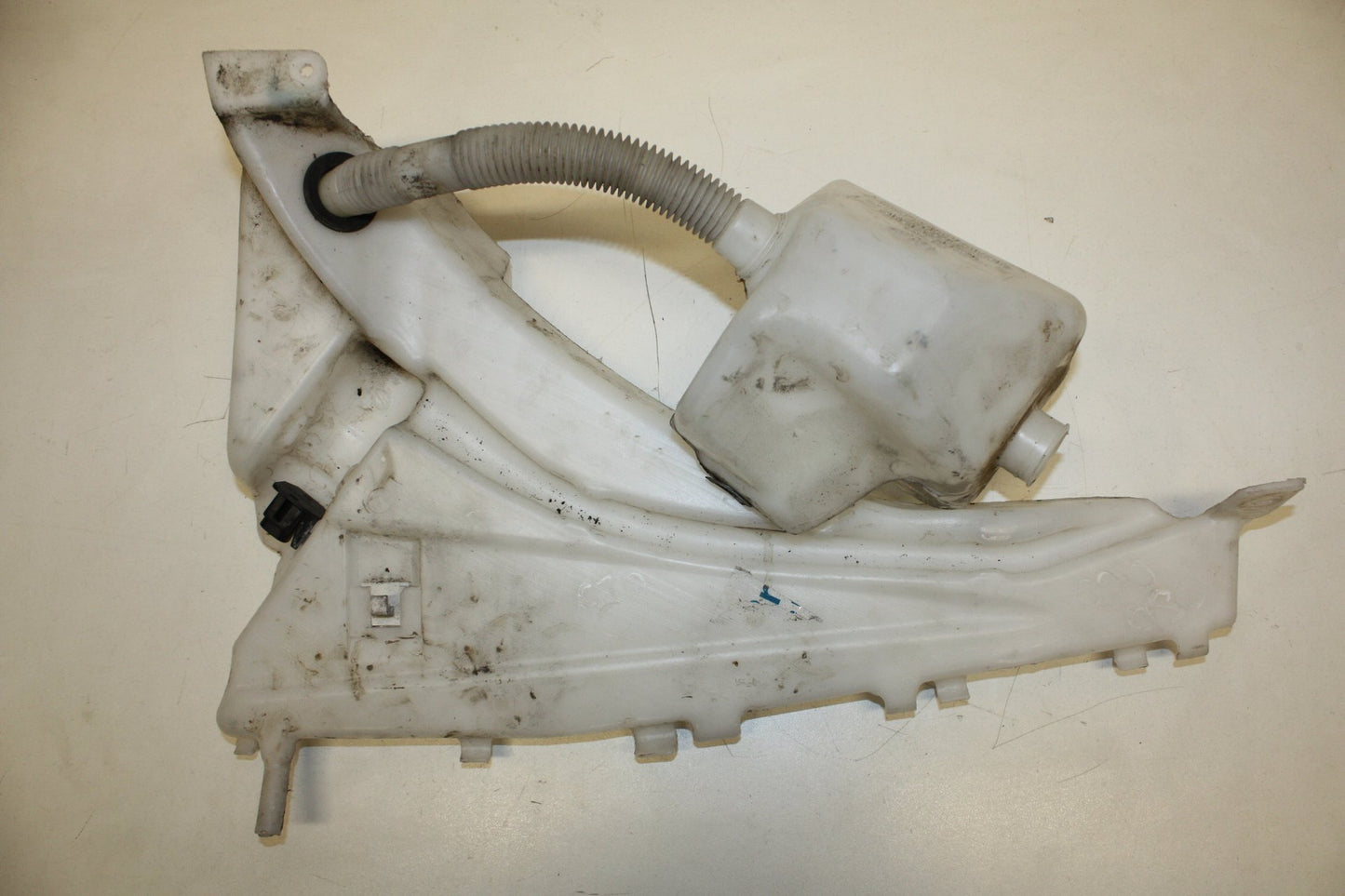 2007 - 2012 Volvo C30   Washer Bottle 31253149