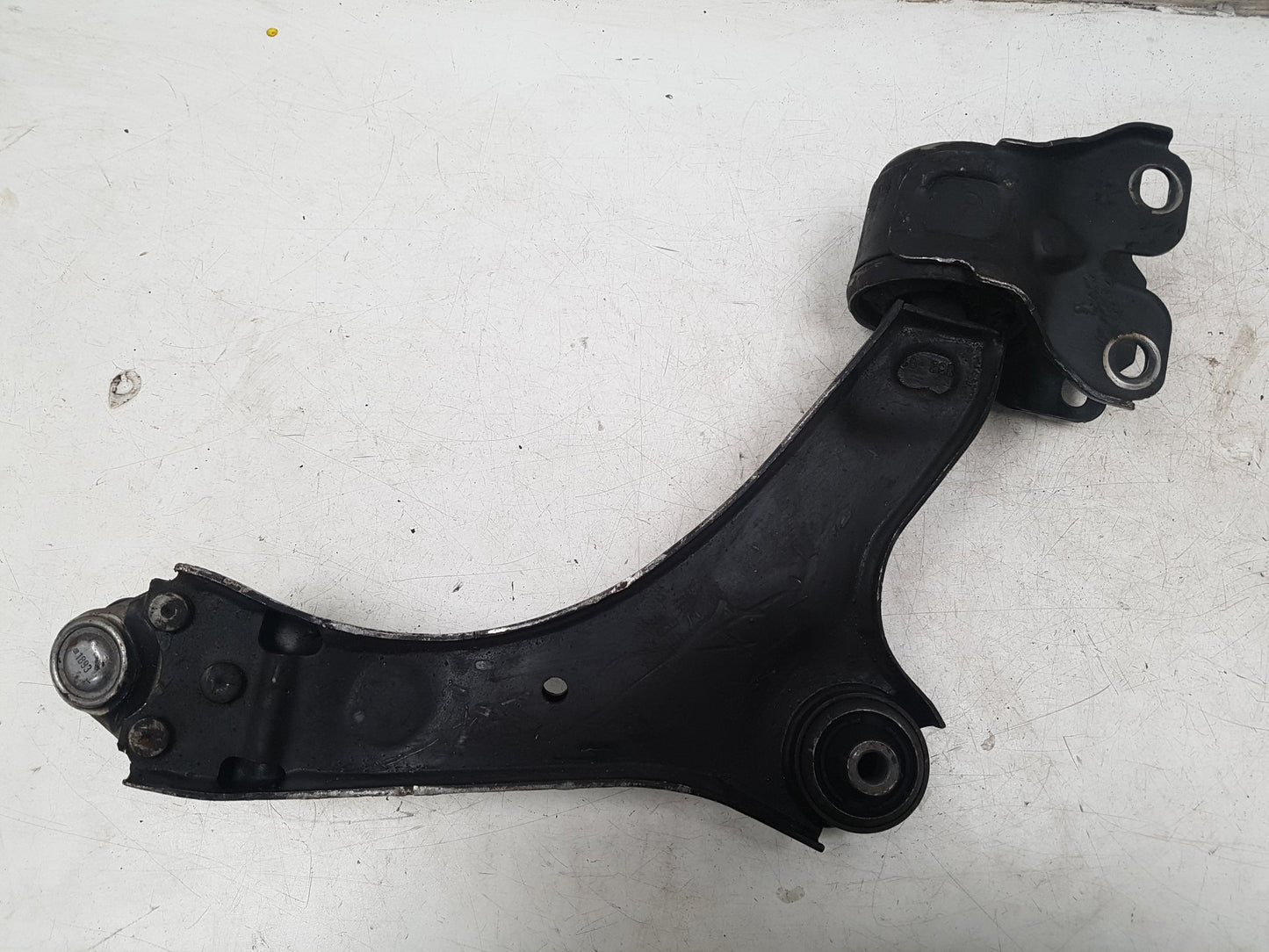 2006 - 2010 Volvo S80   Right Front Lower Control Arm 31317662