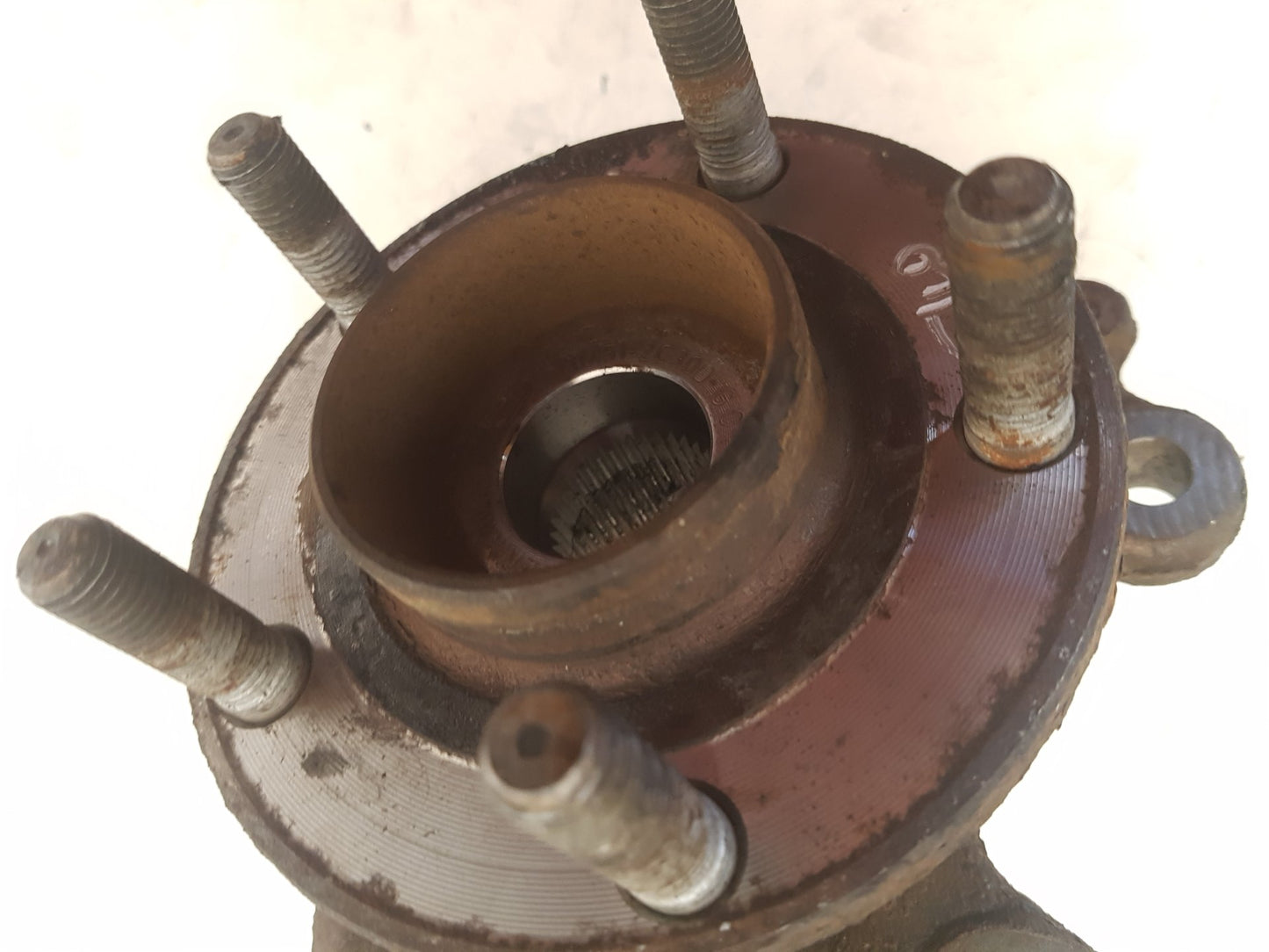 2010 - 2012 Volvo S40  Saloon Left Front Hub Assembly 3M51-3K171