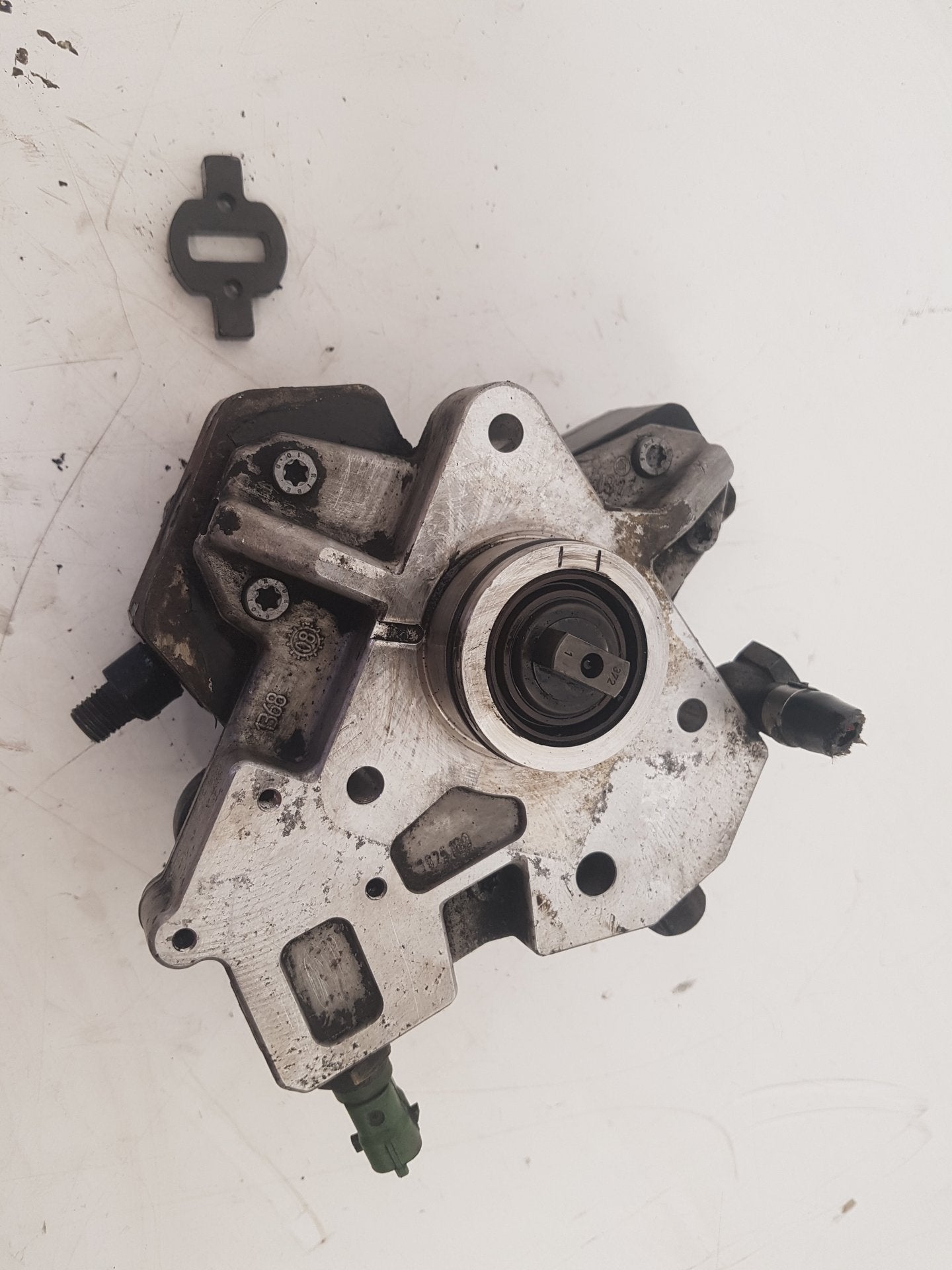 2006 - 2010 Volvo V50  Estate High Pressure Pump 0 445 010 111