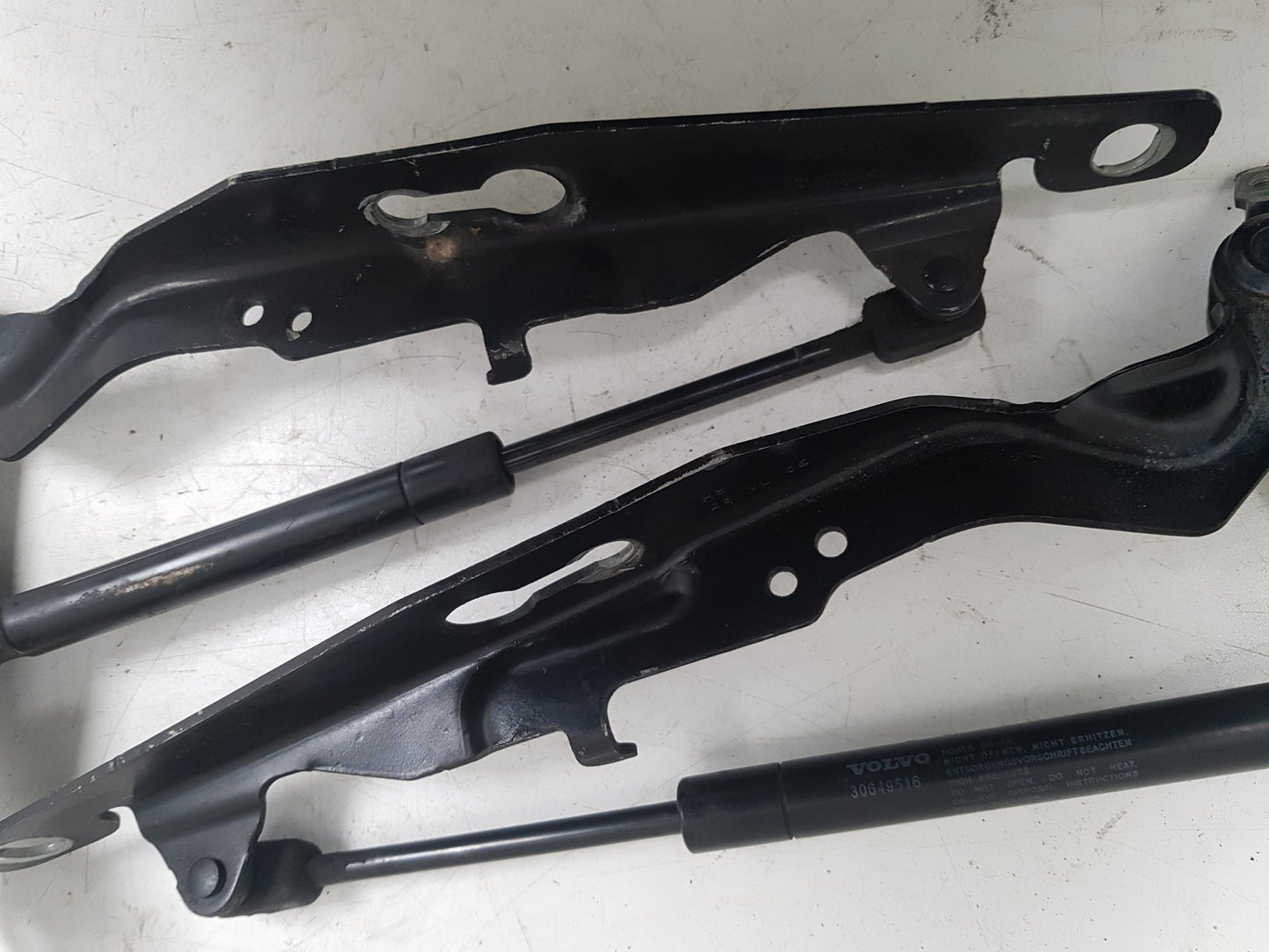 2010 - 2016 Volvo S80  Saloon Bonnet Hinge/Strut 31385810
