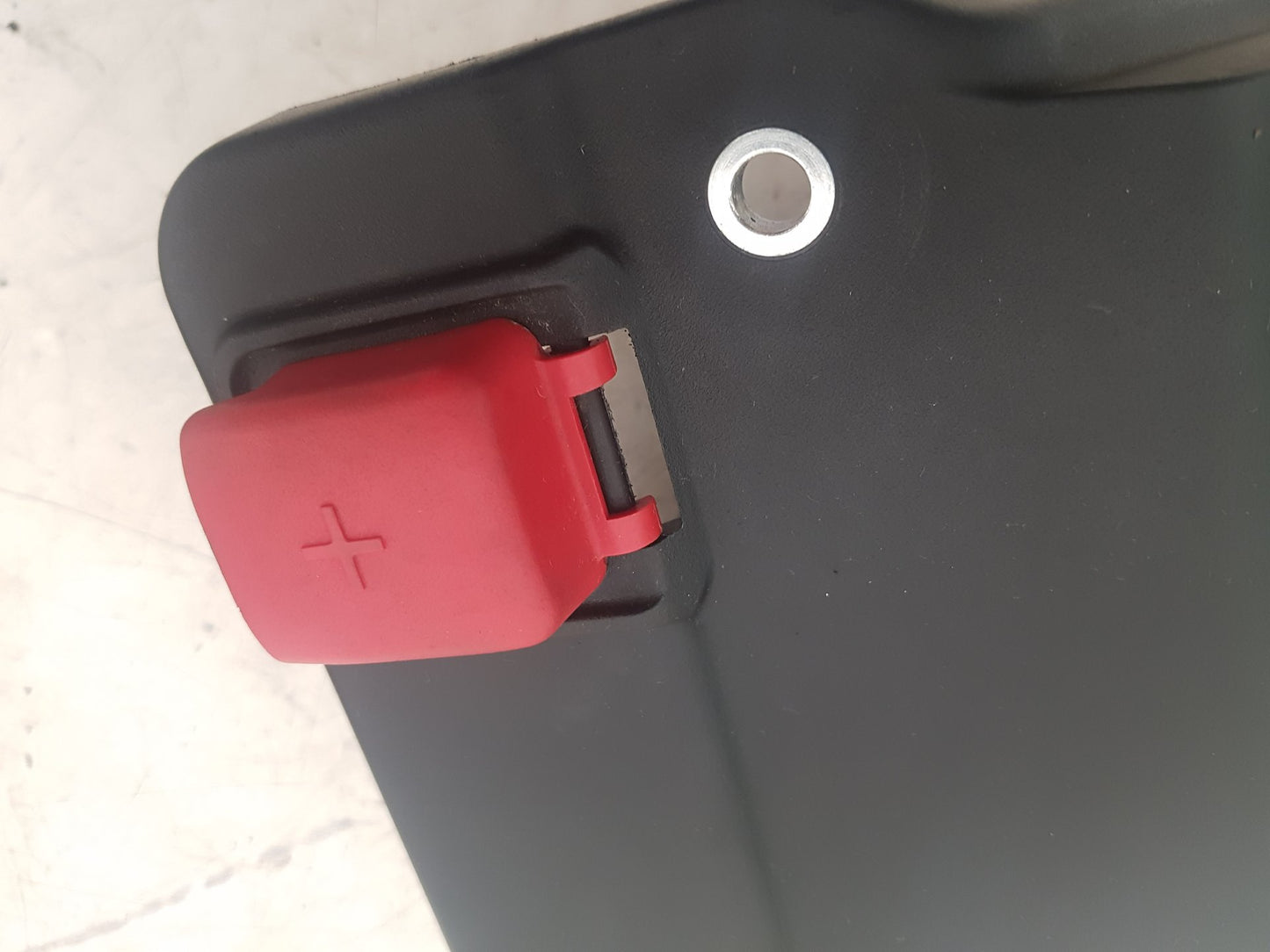 2017 - 2026 Volvo V60 II 225 Estate Battery Cover 31651455