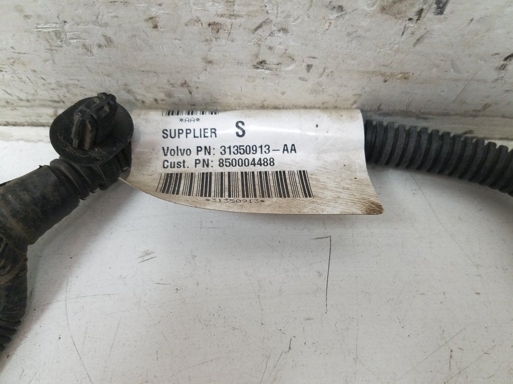 2012 - 2019 Volvo V40 Cross Country  Hatchback REAR BUMPER WIRING LOOM 31350913