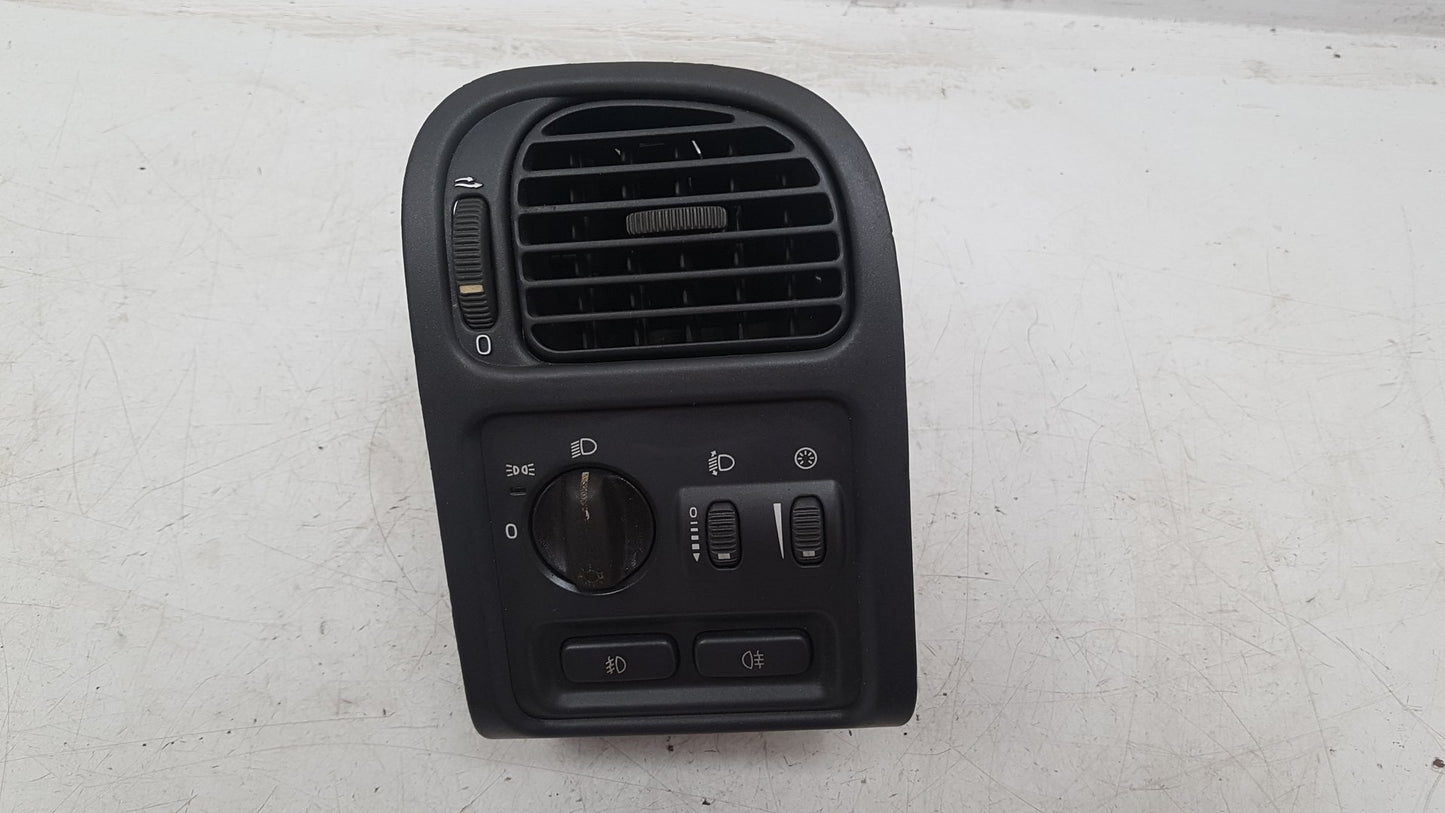 2013 - 2019 Volvo V40 III 525 Hatchback Dash Air Vent Centre 30643856