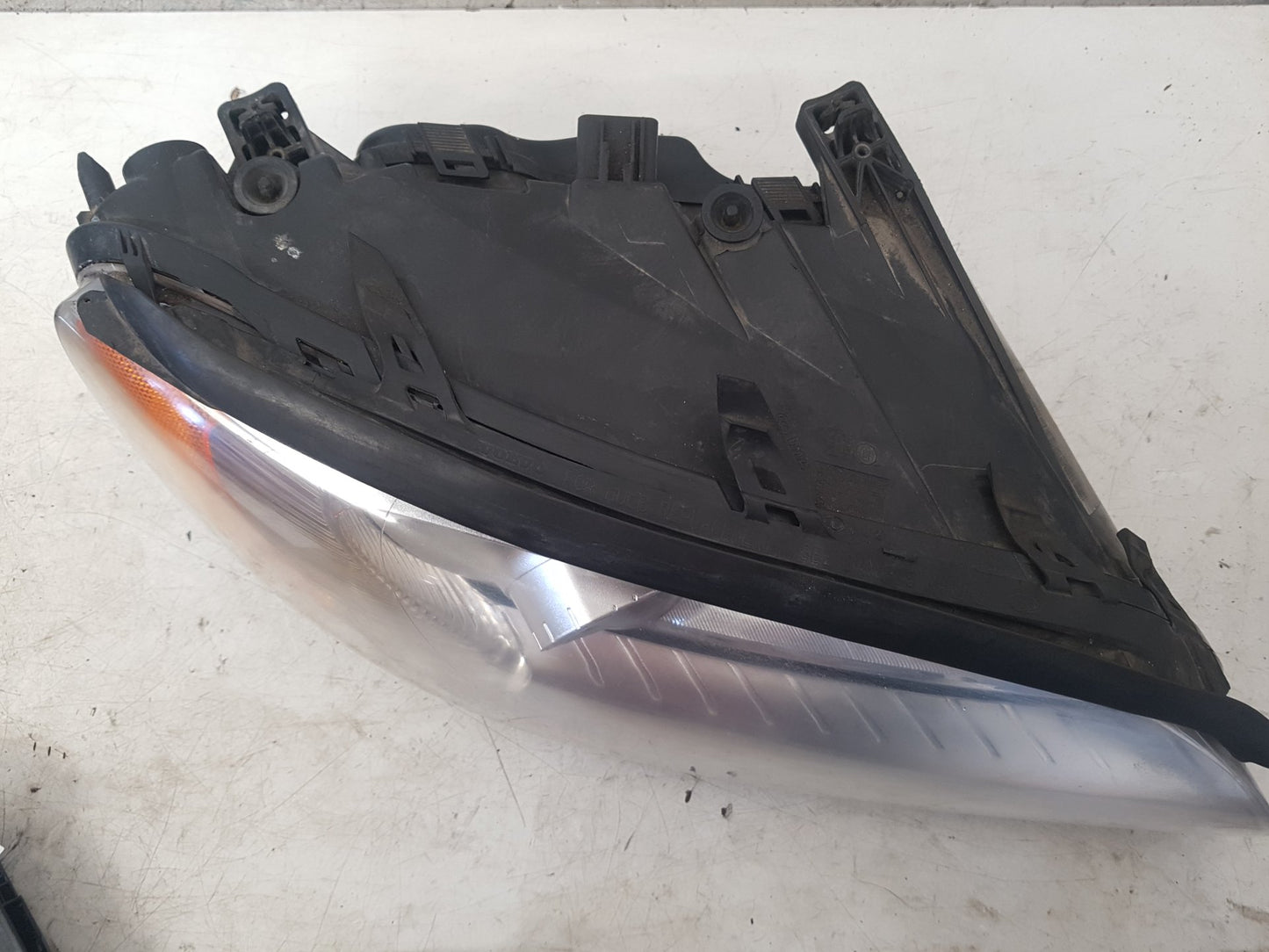 2008 - 2014 Volvo XC70  Estate Right Headlight 31214350