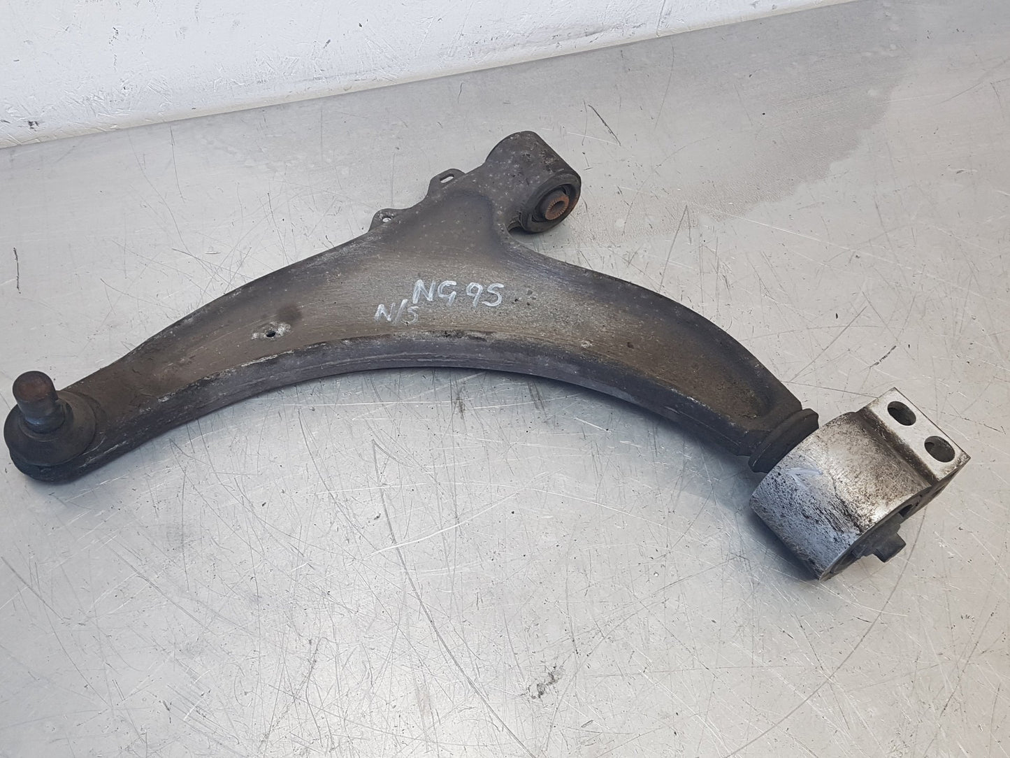 2010 - 2012 Saab 95  Saloon Left Front Lower Control Arm 13318886