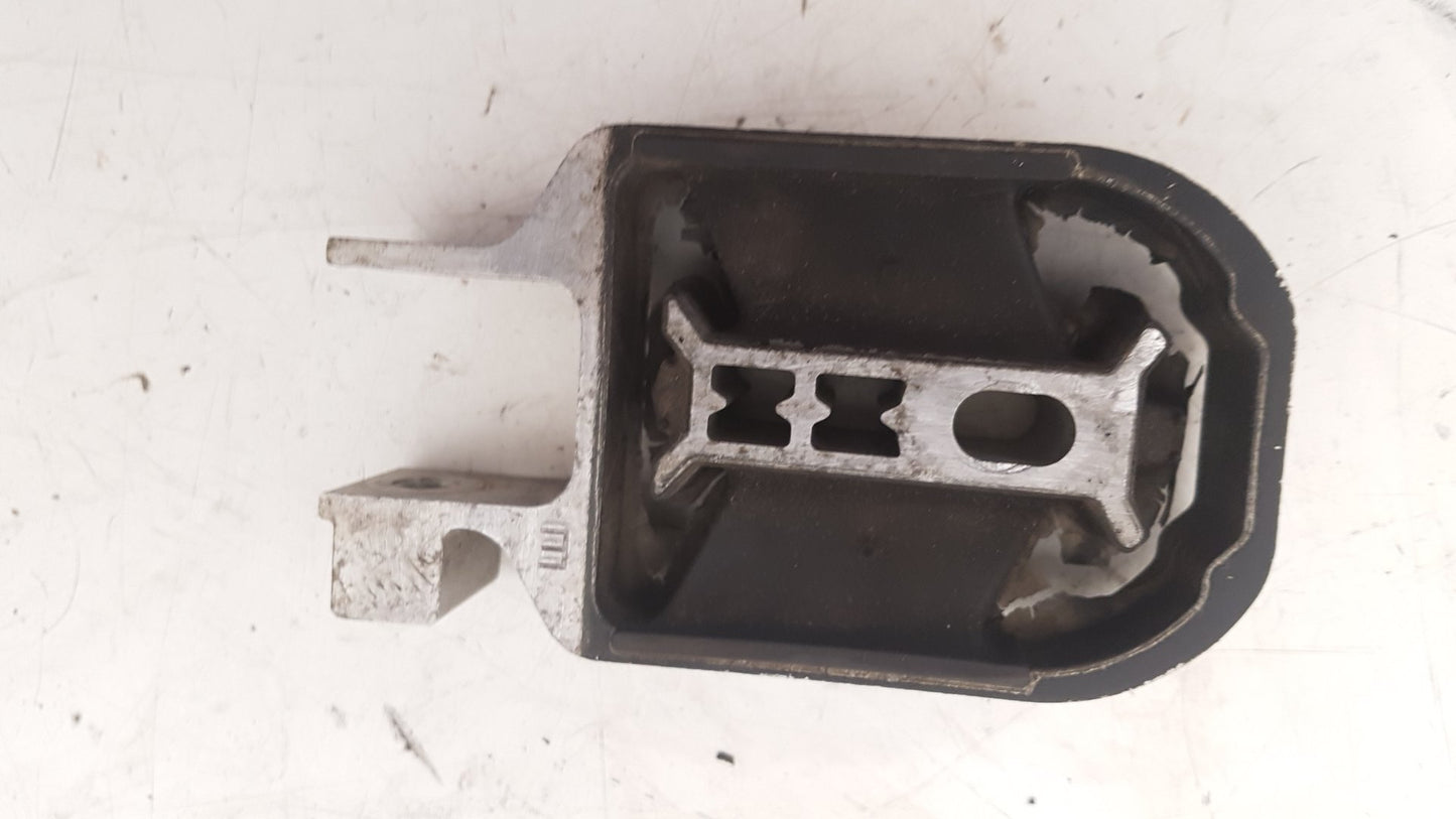 2015 - 2019 Volvo V40 Cross Country  Hatchback TORQUE ARM (MOUNT) 31359652