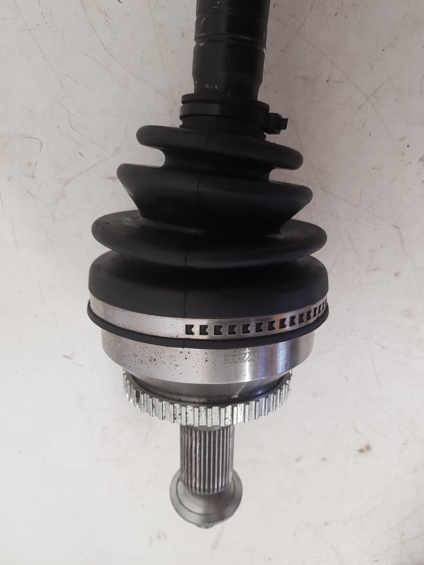 2005 - 2008 Volvo V70  Estate Left Front Drive Axle 8252040
