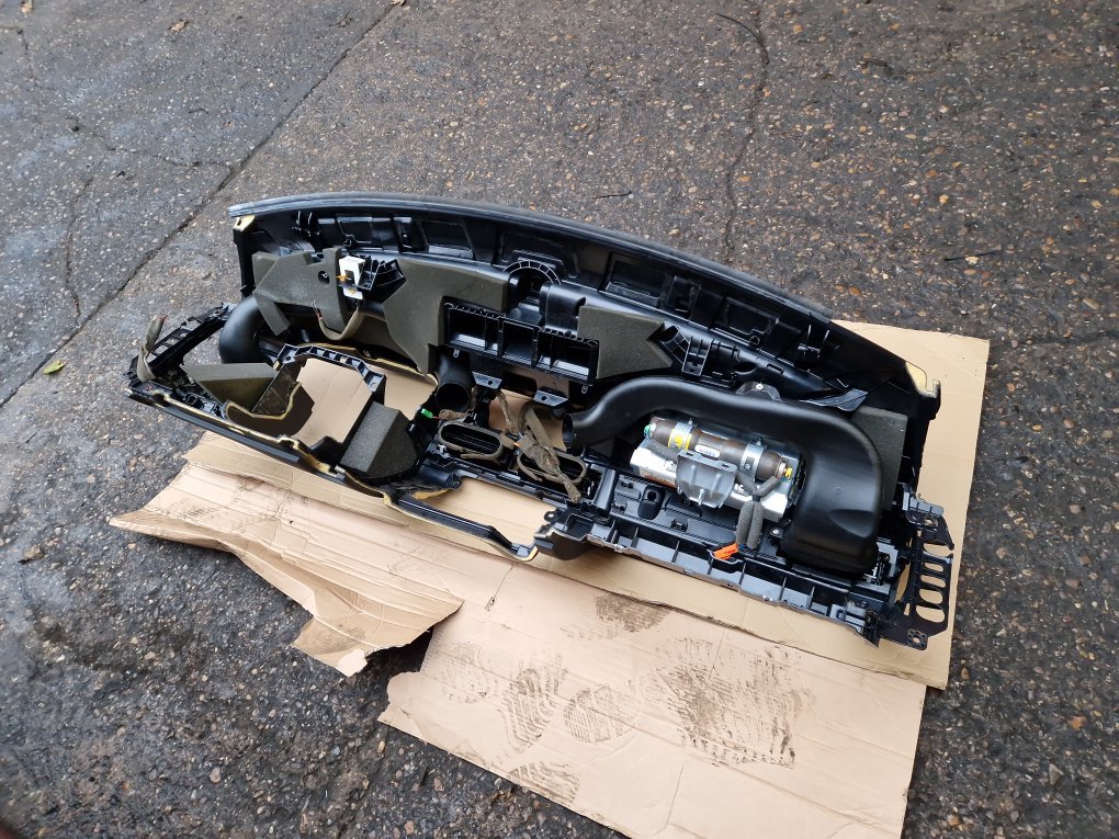 2010 - 2015 Volvo V70  Estate Dash Assembly