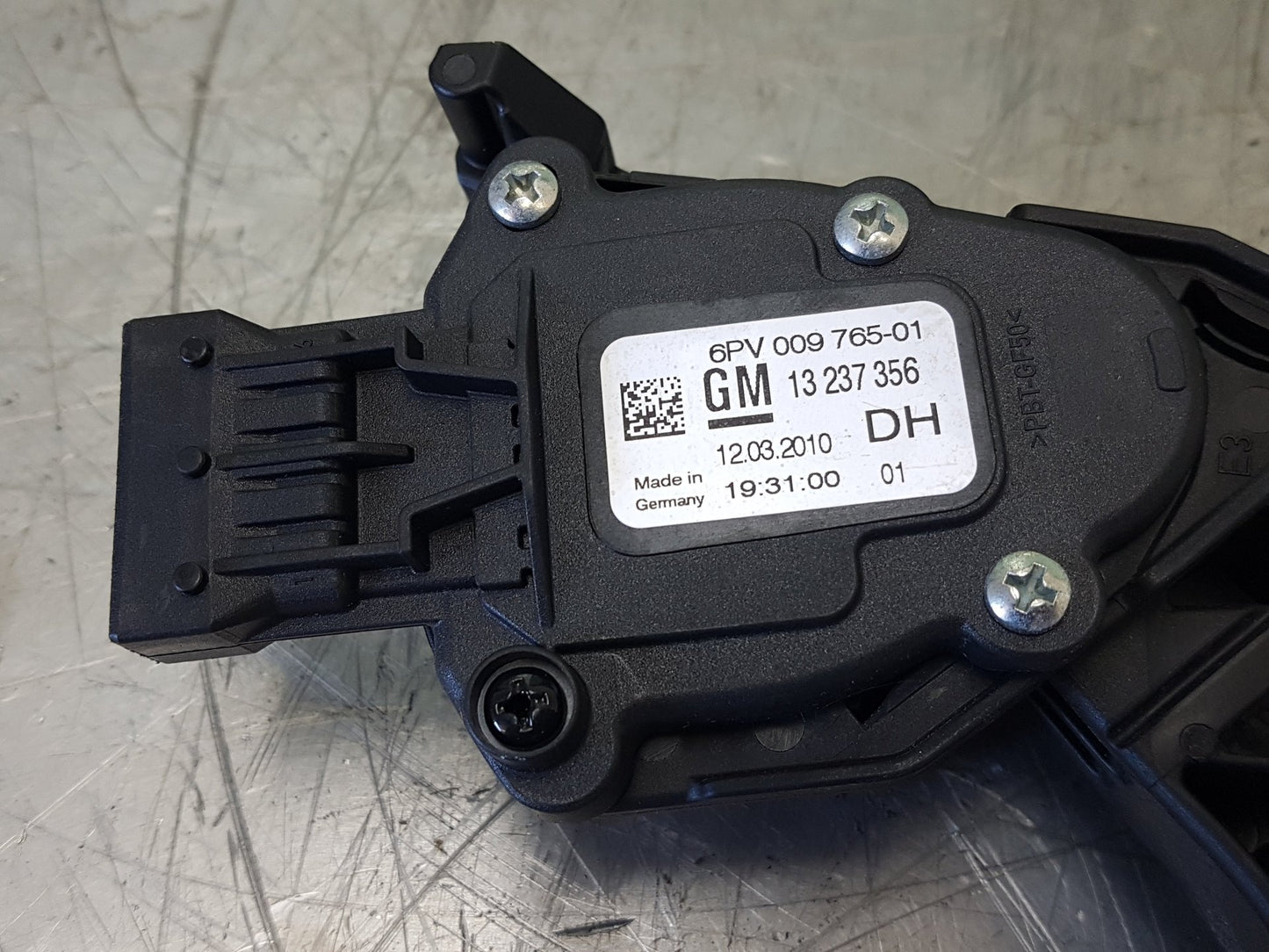 2010 - 2012 Saab 95  Saloon Accelerator Pedal 13237356