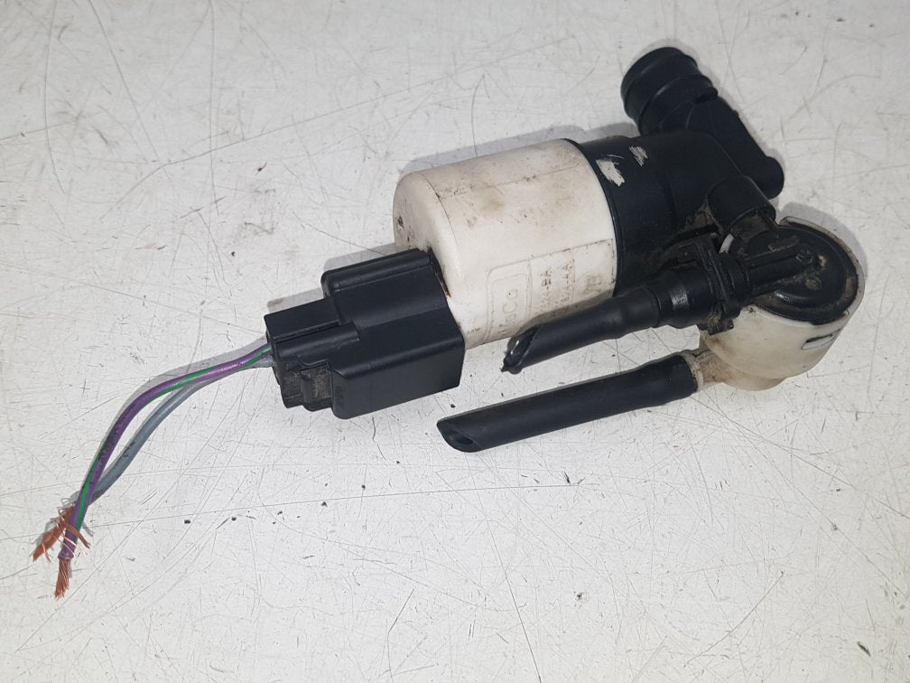 2010 - 2014 Volvo V60  Estate WASHER PUMP (WINDSCREEN) AV61-17K624-AA
