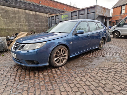 2009 Saab 9-3  Estate Right Front Hub Assembly 3M51-3K170