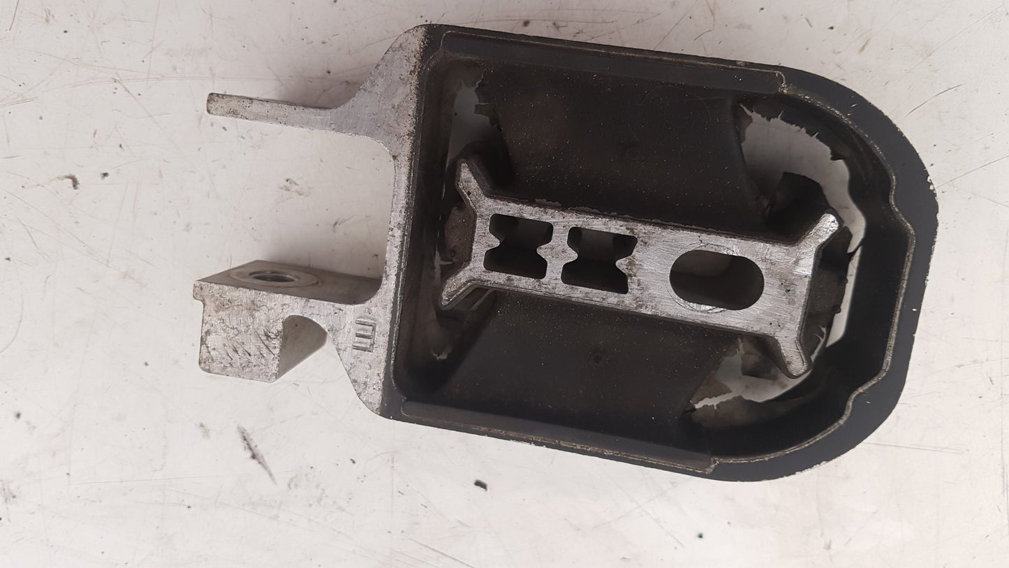 2015 - 2019 Volvo V40 Cross Country  Hatchback TORQUE ARM (MOUNT) 31359652