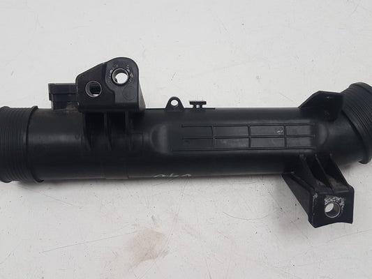 2015 - 2019 Volvo V40 Cross Country  Hatchback Intercooler Pipe 31422153