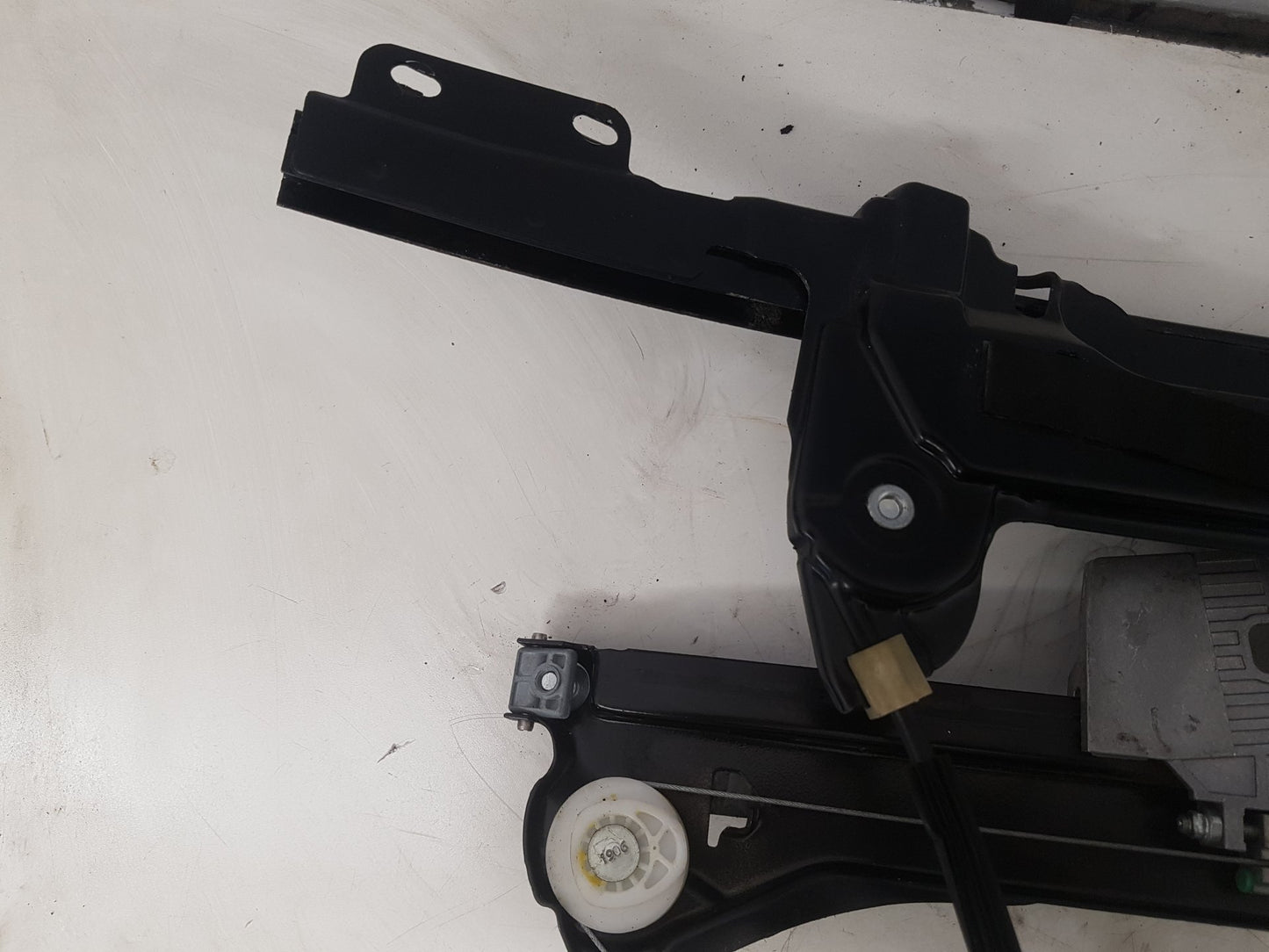2007 - 2013 Volvo C70  Convertible WINDOW REGULATOR/MECH ELECTRIC  (FRONT PASSENGER SIDE) 30633660