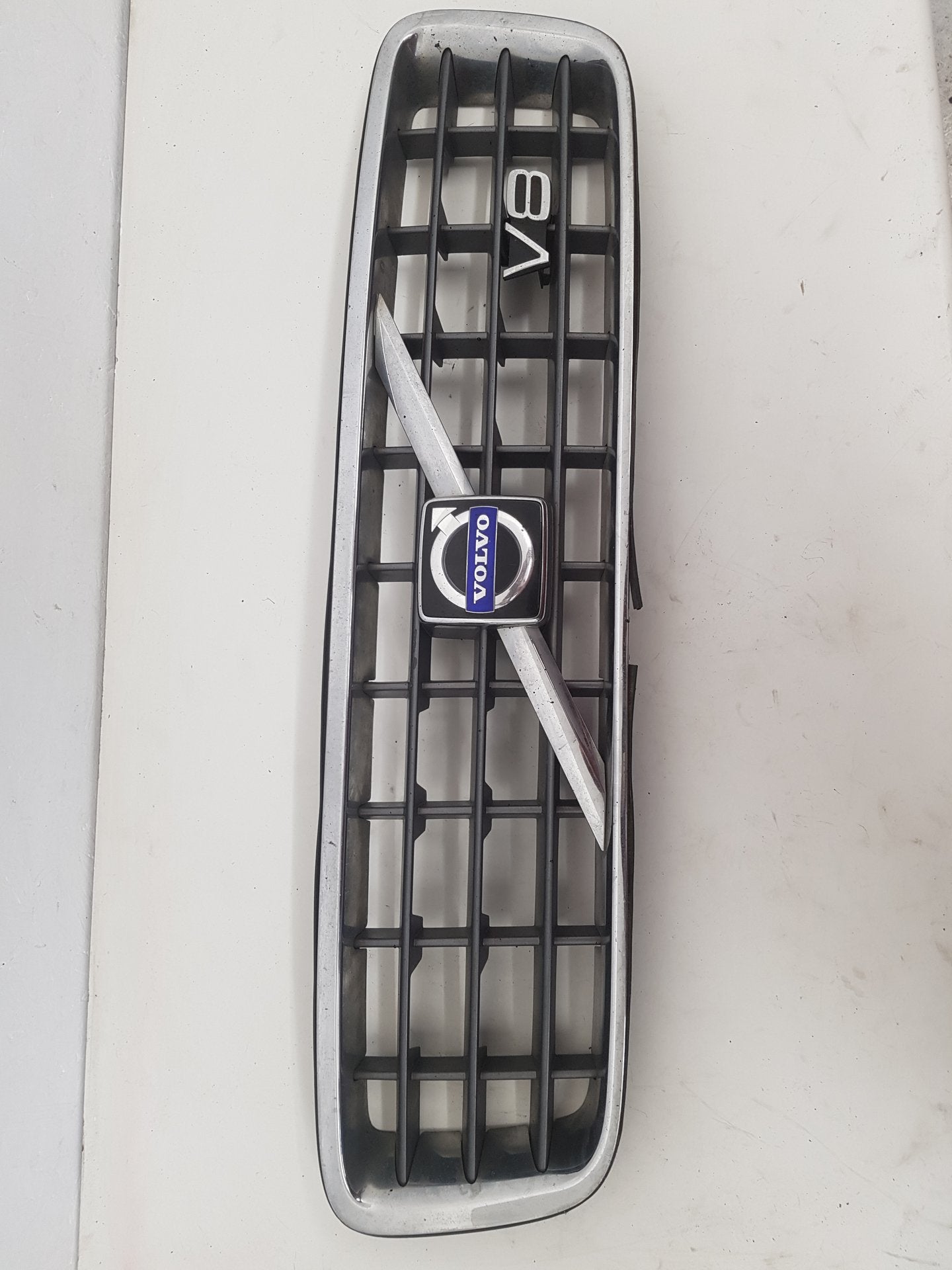 2003 - 2014 Volvo XC90   FRONT GRILL 30678980