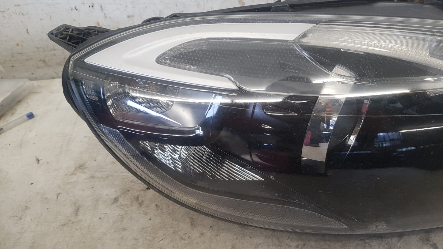 2015 Volvo V40 Right Headlight 31420010 VRAC Grade A