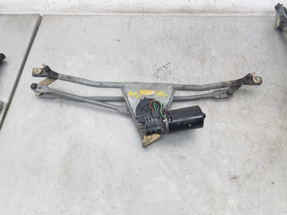 1987 - 1995 Volvo 480  Hatchback WIPER MOTOR (FRONT) & LINKAGE 412174