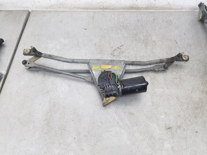1987 - 1995 Volvo 480  Hatchback WIPER MOTOR (FRONT) & LINKAGE 412174