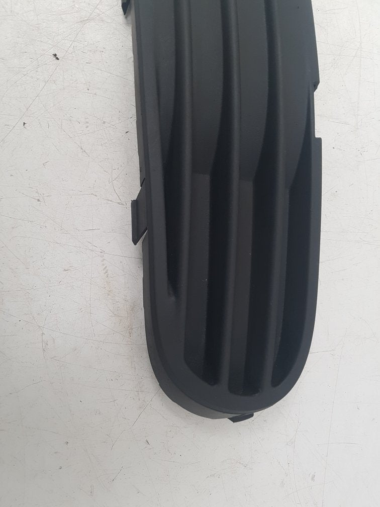 2004 - 2010 Volvo V50   Estate Left Fog Light Cover 30657009