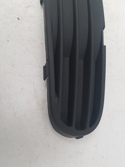 2004 - 2010 Volvo V50   Estate Left Fog Light Cover 30657009