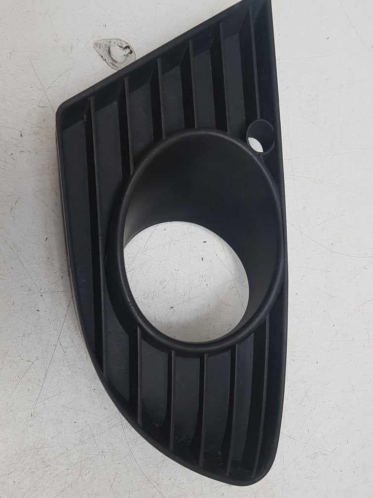 2001 - 2009 Saab 9-5  Estate FOG LIGHT GRILL (LEFT) 5491584