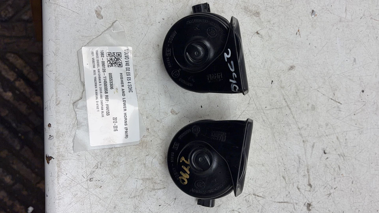 2013 - 2016 Volvo V40 III 525 Hatchback HIGHER AND LOWER HORNS (PAIR) 00553306
