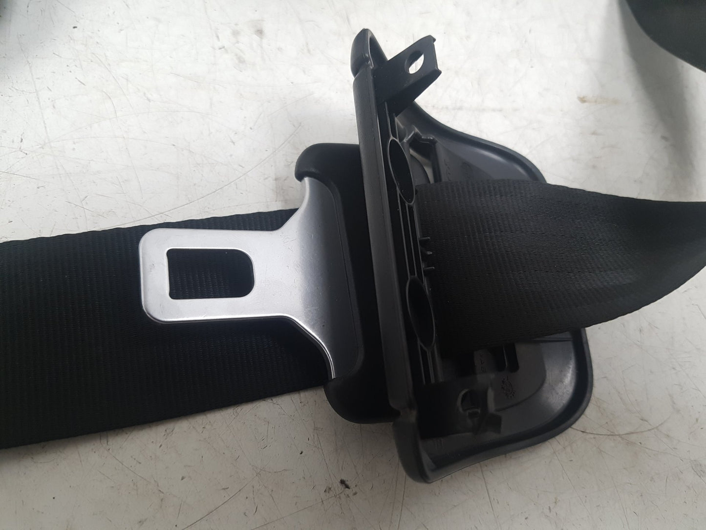 2007 - 2012 Volvo C70  Convertible SEAT BELT - MIDDLE REAR 8639555