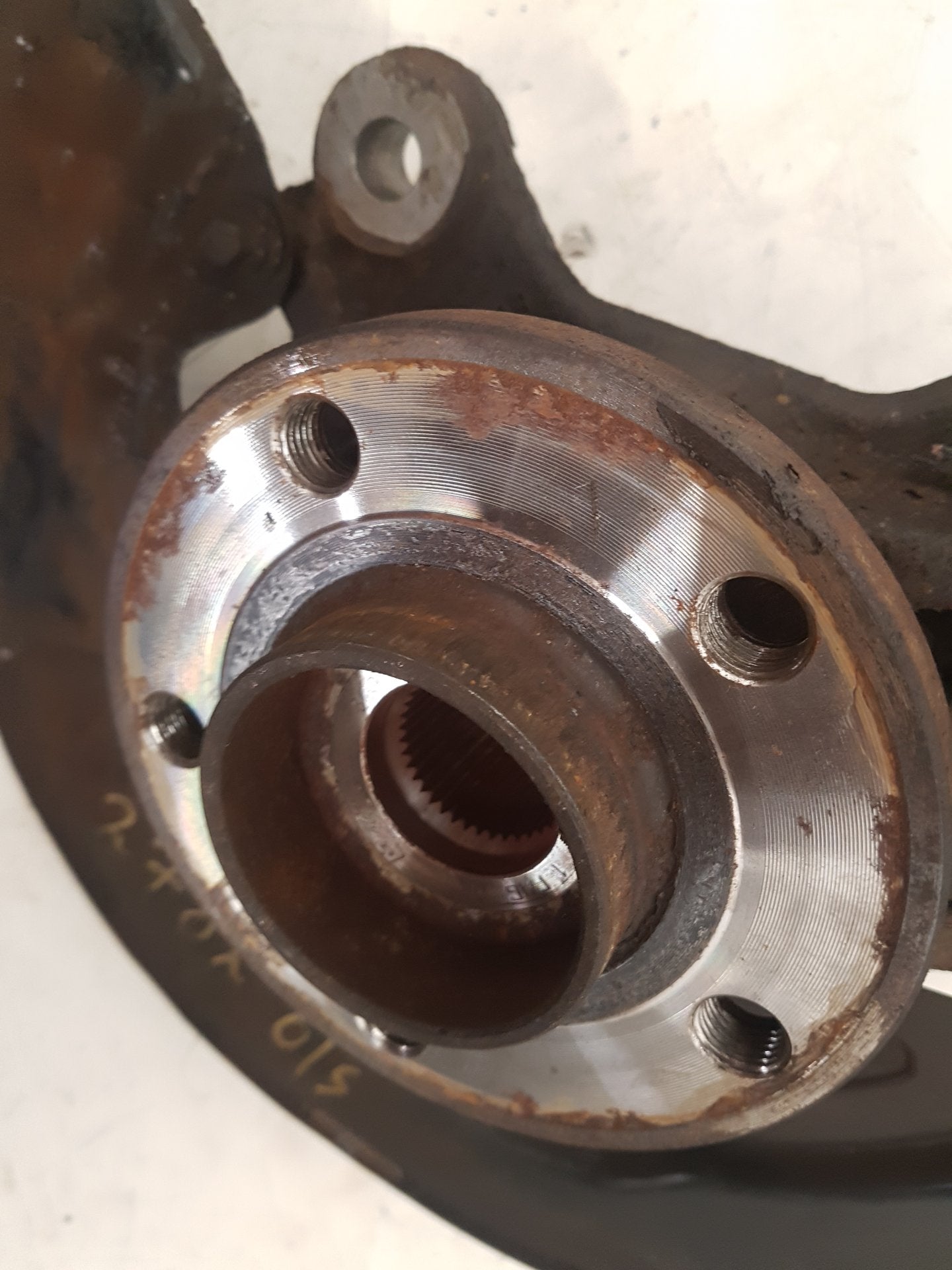2010 - 2017 Volvo XC60  Estate Left Front Hub Assembly 7G91-3K171-M
