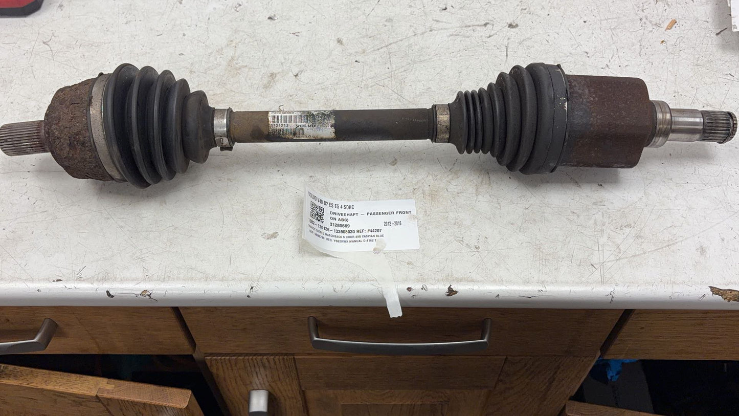 2013 - 2016 Volvo V40 III 525 Hatchback Left Front Drive Axle 31280669