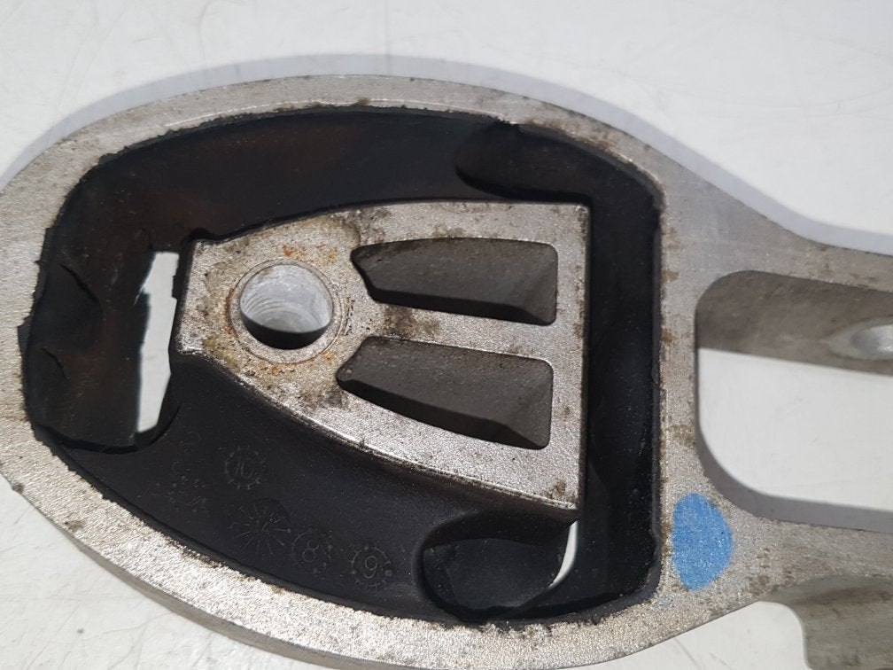 2015 Volvo S60  Saloon Gearbox Mount 30671248