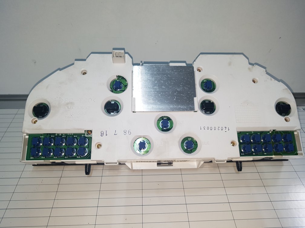 1998 - 2005 Volvo C70   Instrument Cluster 9451580