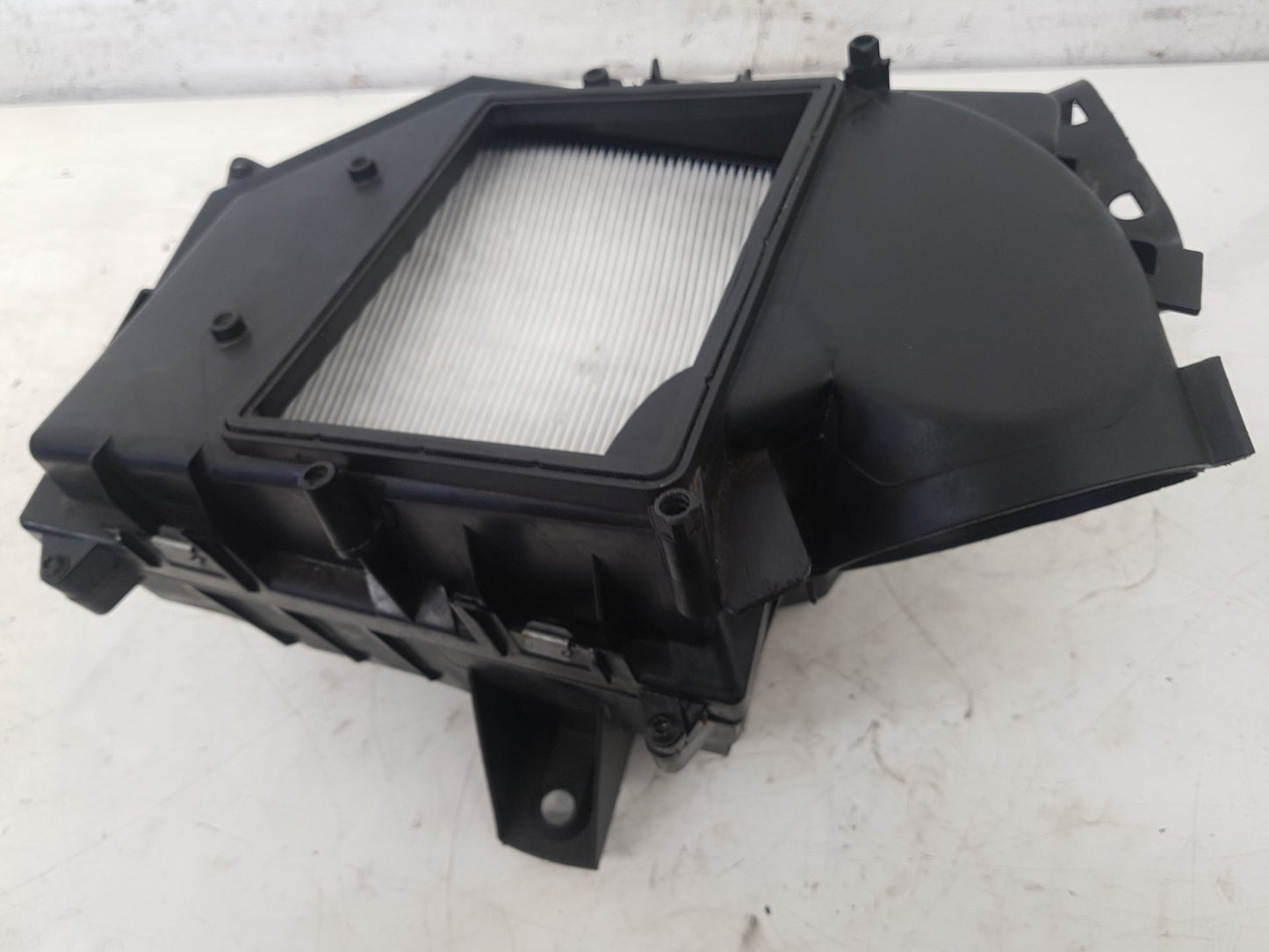 2000 - 2007 Volvo XC70  Estate Air Filter Box 30636830