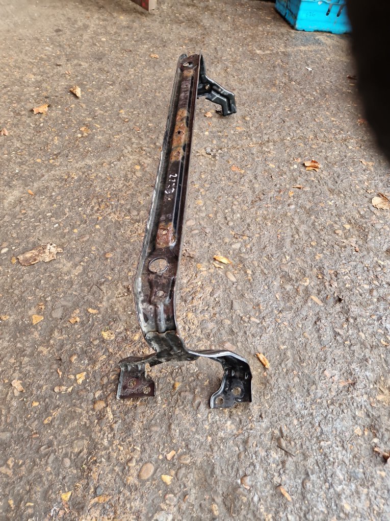 2013 - 2019 Volvo V40 III 525 Hatchback Radiator Support Bracket 31293957