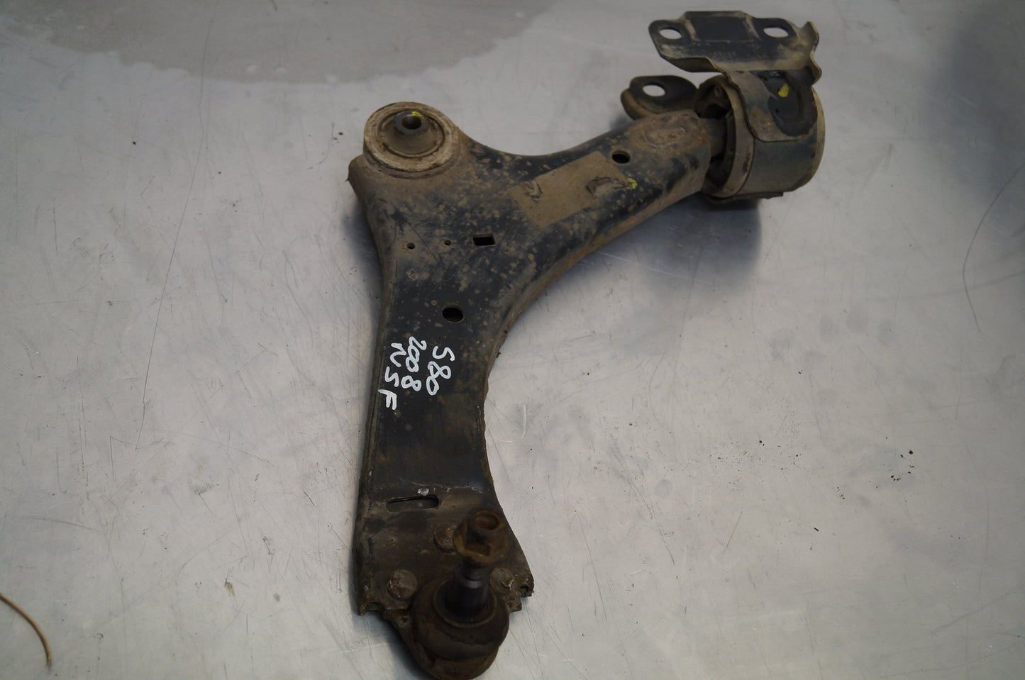 2006 - 2010 Volvo S80   Left Front Lower Control Arm 31317662