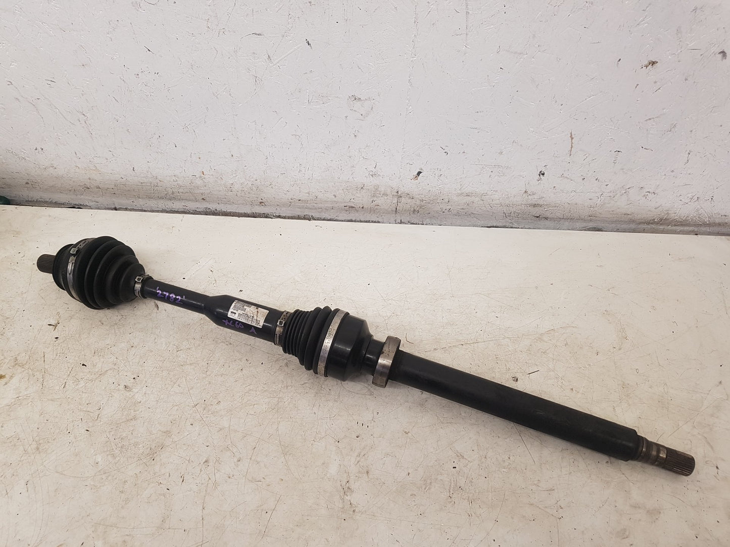 2010 - 2017 Volvo XC60  Estate Driveshaft (Manual) UK Drivers Side Front. 31216448