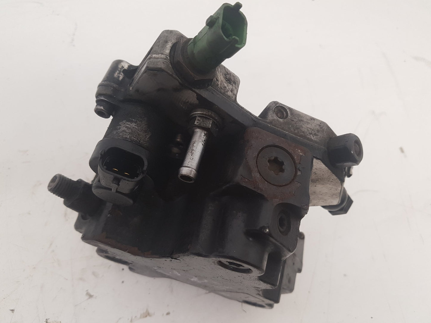 2006 - 2010 Volvo V50  Estate High Pressure Pump 0 445 010 111