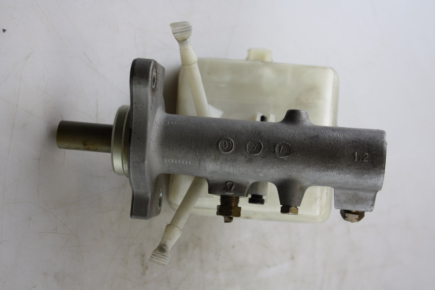 2003 - 2014 Volvo XC90   Brake Master Cylinder 8683272