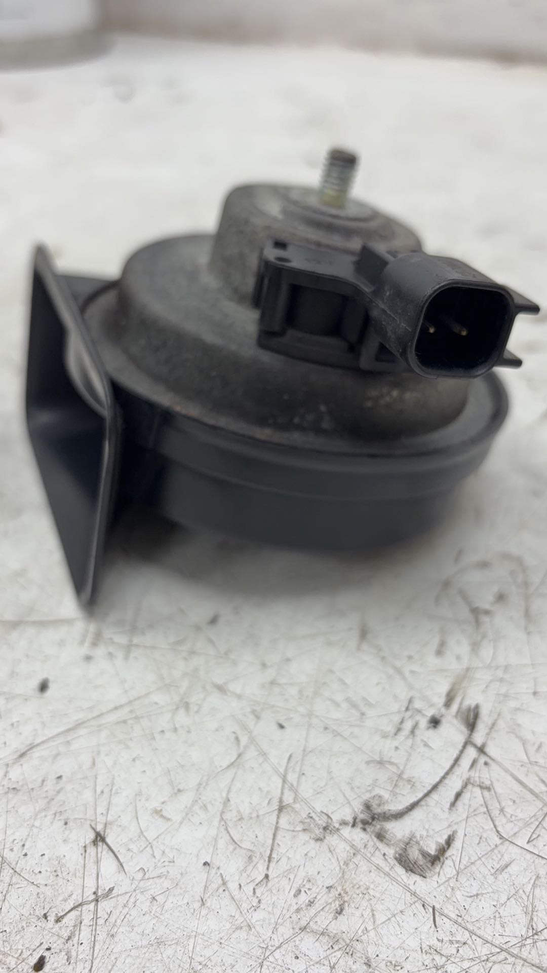 2013 - 2016 Volvo V40 III 525 Hatchback HIGHER AND LOWER HORNS (PAIR) 00553306