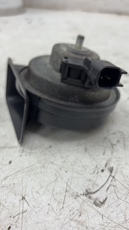 2013 - 2016 Volvo V40 III 525 Hatchback HIGHER AND LOWER HORNS (PAIR) 00553306