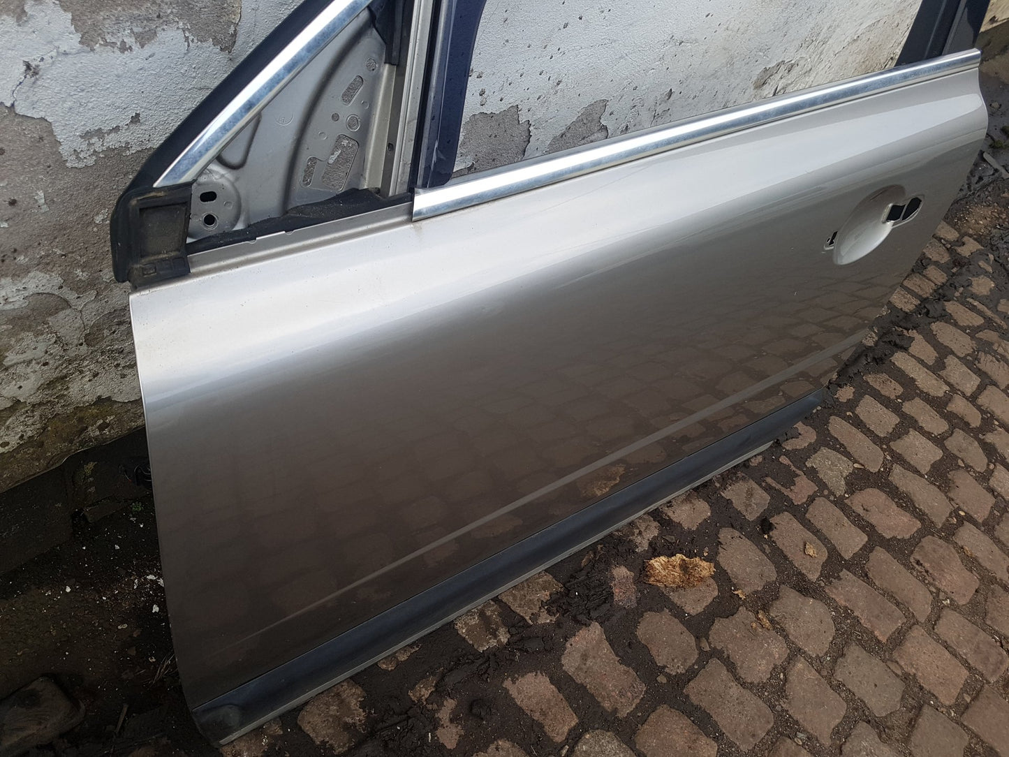 2010 Volvo XC70  Estate DOOR - BARE (FRONT PASSENGER SIDE)